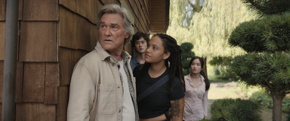 Kurt Russell, Kiersey Clemons, Ren Watabe und Anna Sawai in Monarch: Legacy of Monsters