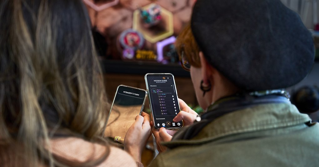 Zwei Smartphone-screens aus Sunderfolk.