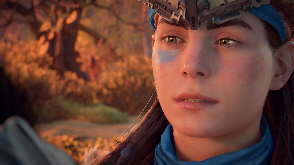 Aloy blickt nachdenklich zur Seite