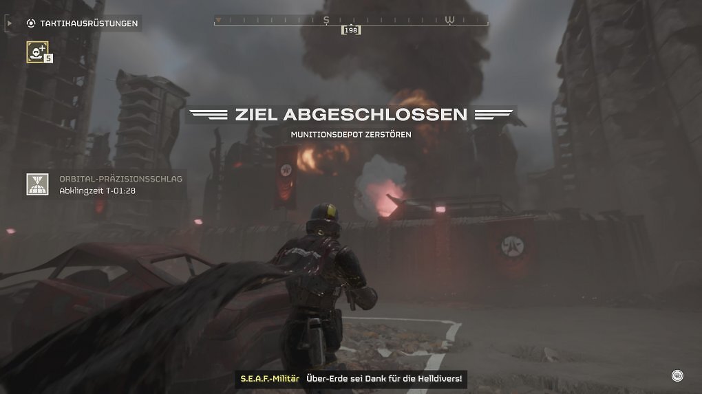 In dieser Mission haben wir zwei Missionsziele. Nachdem wir das Munitionsdepot per Orbitalschlag zerstört haben, müssen wir uns auch noch um die gegnerischen Treibstoffreserven kümmern.