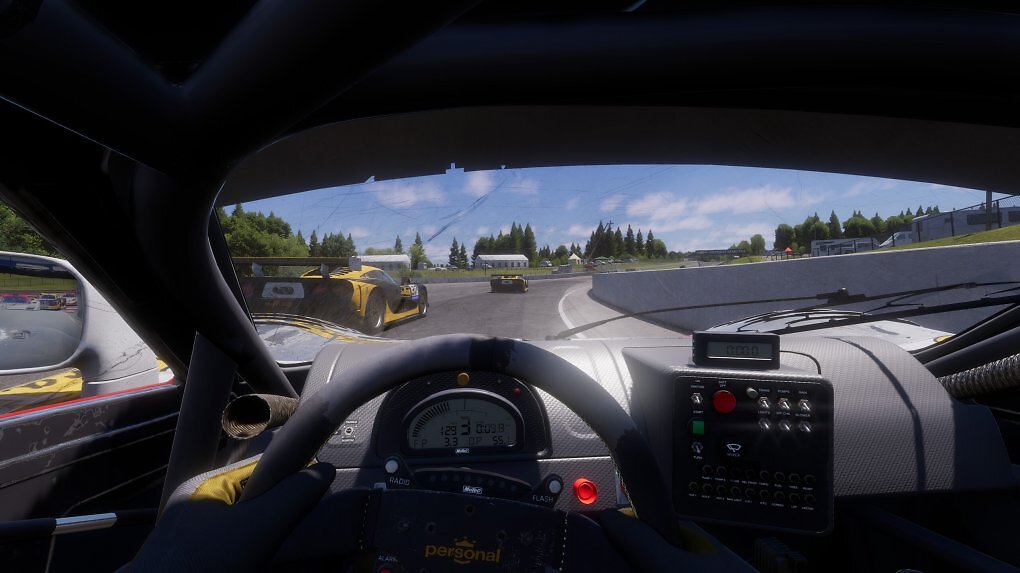 Für jeden Sim-Racer ein Muss: Aus dem Cockpit heraus gibt's immer noch am meisten Immersion.