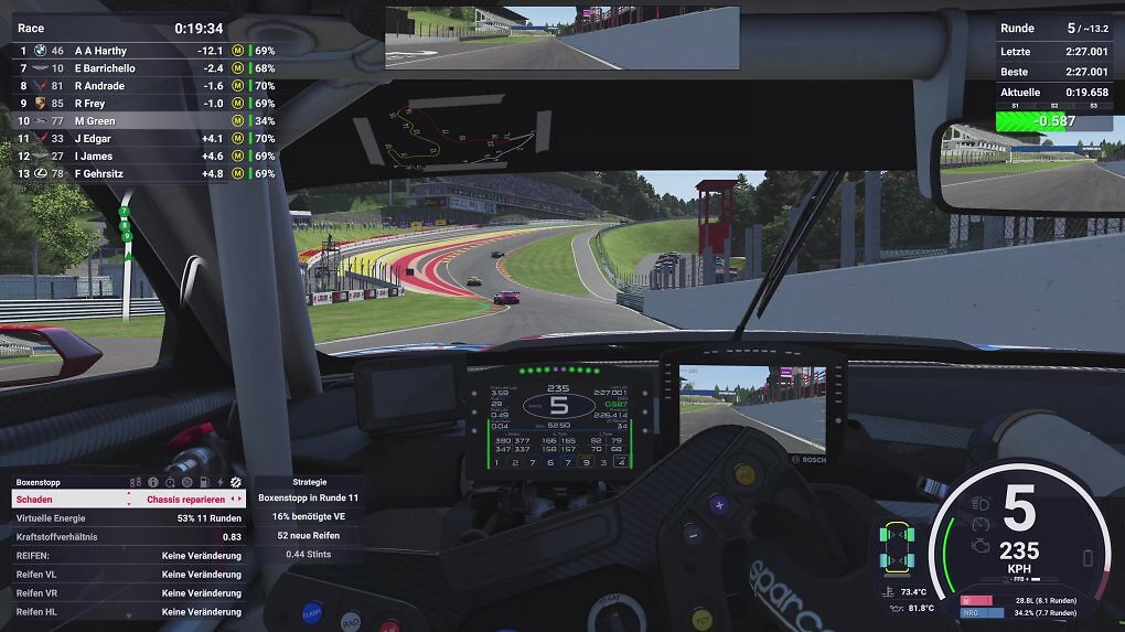Der Puls steigt, wenn wir mit über 230 km/h auf die berühmte Eau Rouge in Spa zu steuern. Ein kleiner Fehler und wir landen in den Reifenstapeln.