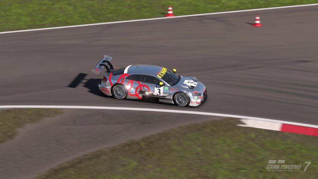 Der Audi RS5 aus Gran Turismo 7 ist ein ziemliches Geschoss. Ein paar Fahrzeuge aus der DTM haben es auch in die Simcade von Sony geschafft.