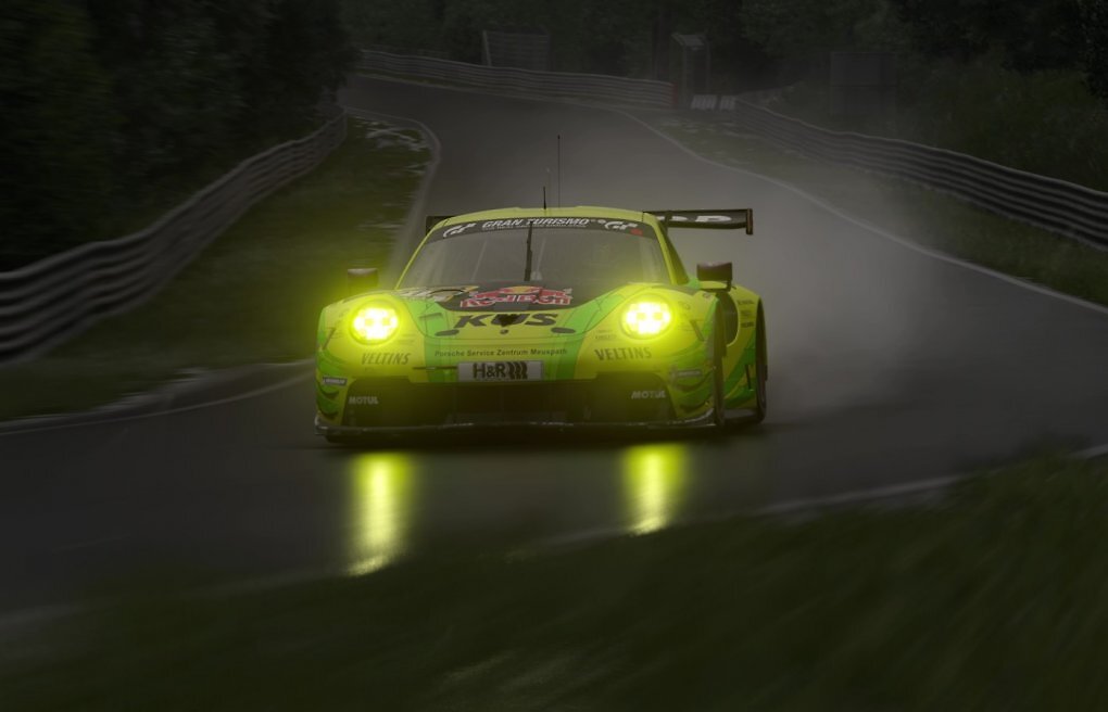 Die Nürburgring-Nordschleife ist bei schwierigen Wetterbedingungen der Endgegner. Die Strecke trägt den Spitznamen 'Die Grüne Hölle' zurecht.