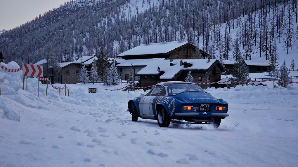 Eine Rallye auf Schnee ist eine ganz besondere Herausforderung. Zumindest sind in der Disziplin Spike-Reifen erlaubt, die für deutlich mehr Grip sorgen.