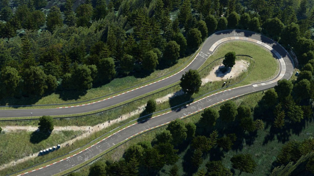 Über 25 Kilometer Leitplankenkanal: Die Nürburgring-Nordschleife ist die größte Herausforderung für echte und virtuelle Rennfahrer.
