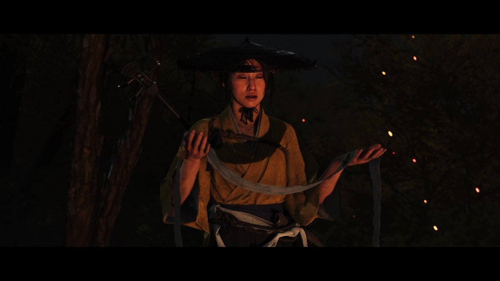 Atsu trägt am Anfang von Ghost of Yōtei noch sehr schlichte Kleidung, im späteren Verlauf bekommt sie eindrucksvollere Rüstungen. Ihr Outfit spiegelt also auch ihren Fortschritt, sowohl in der Welt als auch persönlich, wider.