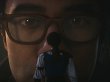 Der frisch enthüllte Charakter Dave wird gespielt vom britischen Comedian Richard Ayoade (IT Crowd). Im gezeigten Bild blickt er auf die winzige namenlose Heldin. Wie es zu dieser Situation kam, ist schwer zu sagen.