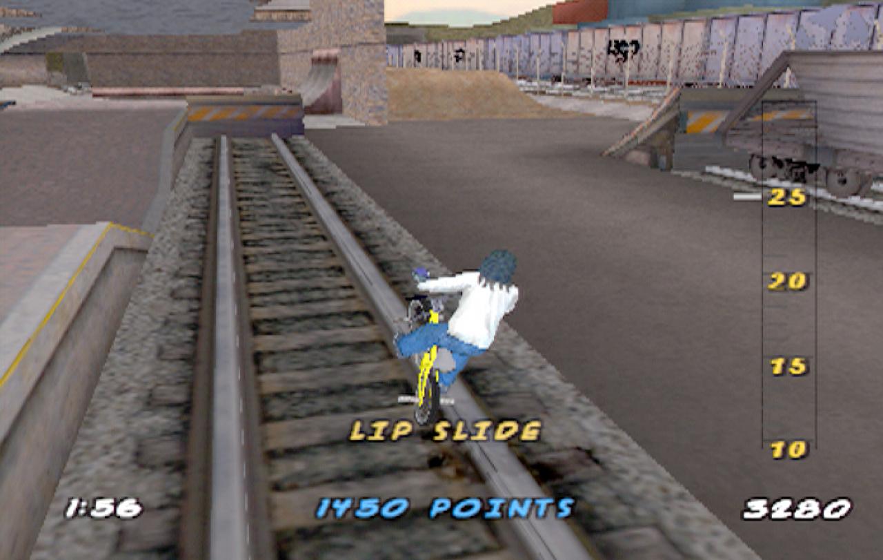 [26/11/2001] Auf den Bahngleisen lassen sich Slides gut durch Sprünge kombinieren.