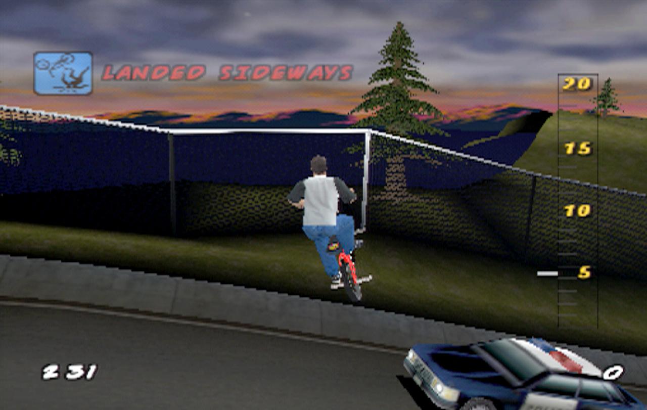 [26/11/2001] Auf der Autobahn ist Radfahren gefährlich und macht nur im Videospiel Spaß.