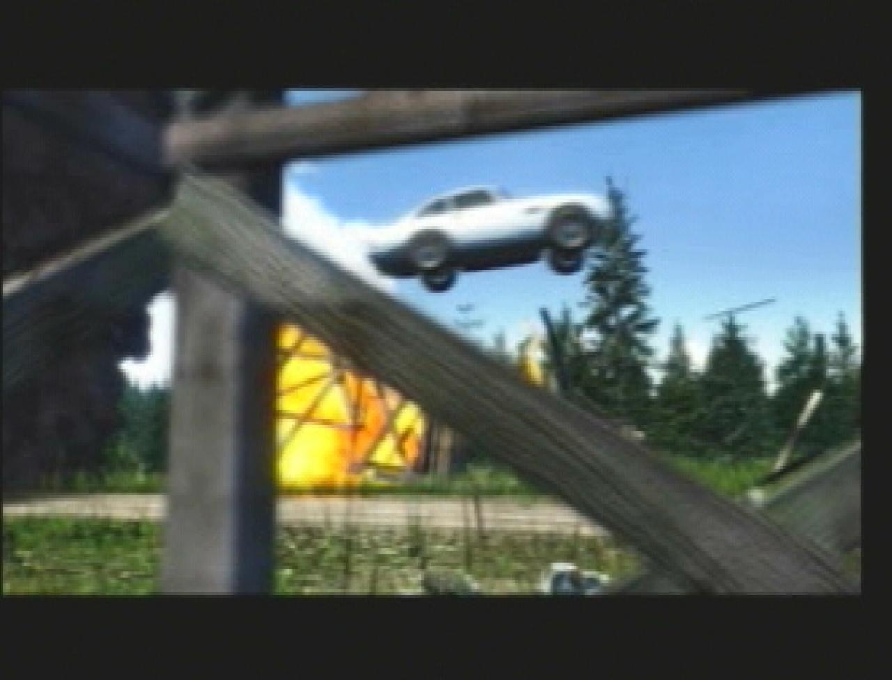 [26/11/2001] Feuerball: In den Videosequenzen kommt ausnahmsweise wirklich gutes Bond-Feeling rüber.