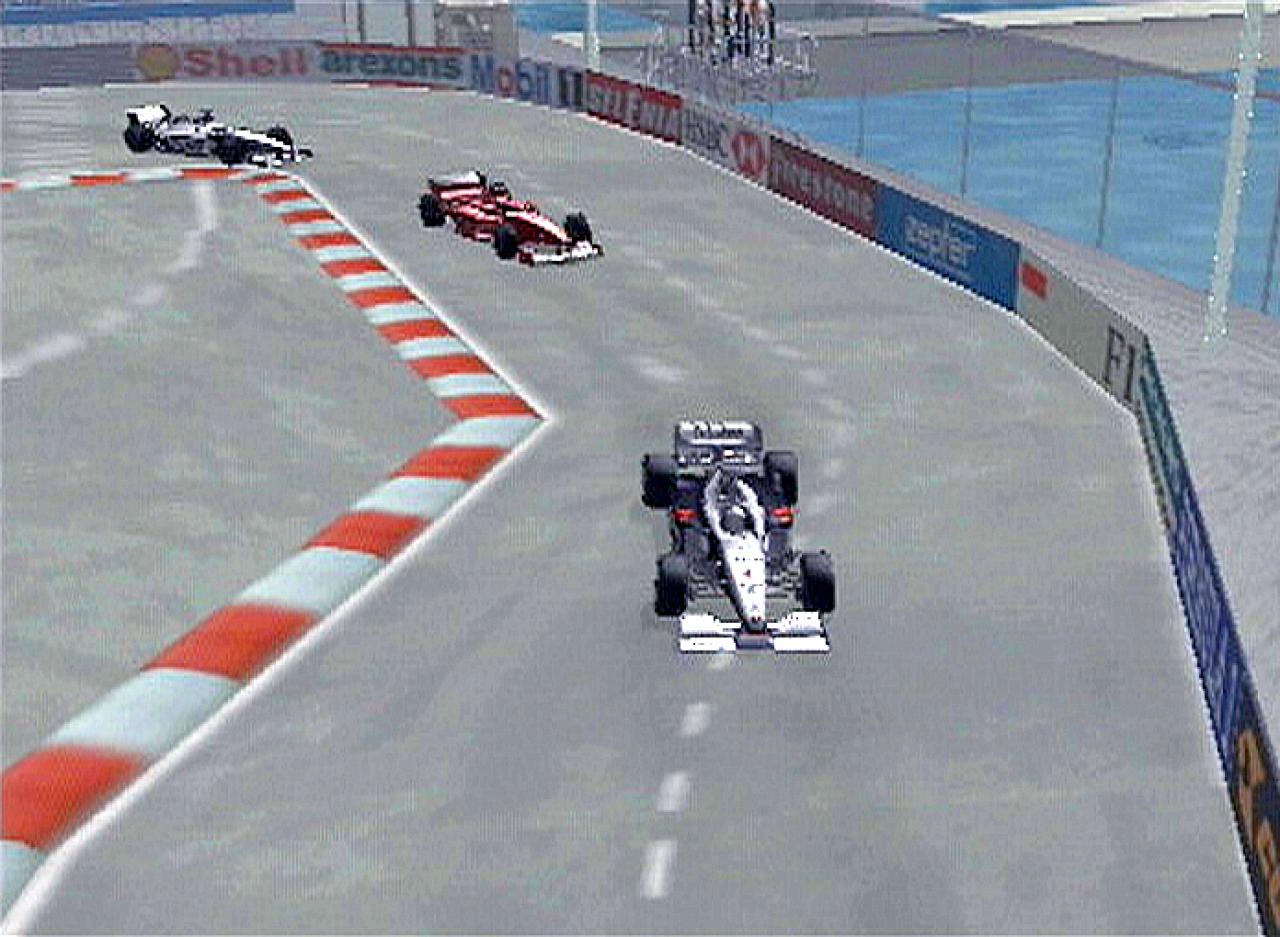 [26/11/2001] BLUTROTES MCLAREN-SANDWICH Diese Szene ist symptomatisch für den Verlauf der 99er-Saison.