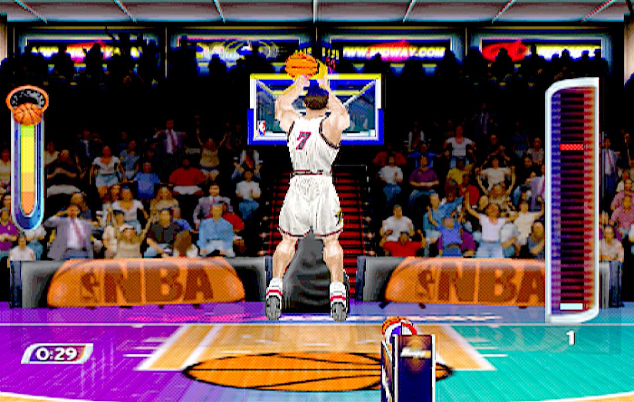 [26/11/2001] Toni Kukoc versucht, beim Mini-Spiel viele Dreier zu werfen.