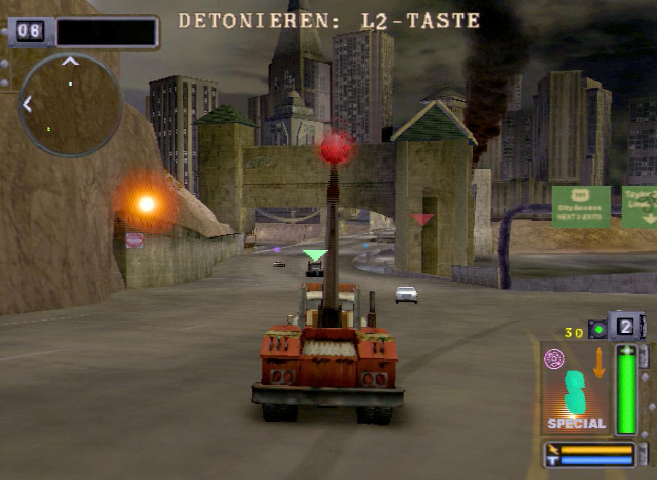 [26/11/2001] Jeder Wagen hat eine Spezialwaffe. Der hier schleudert eine Abrissbirne.