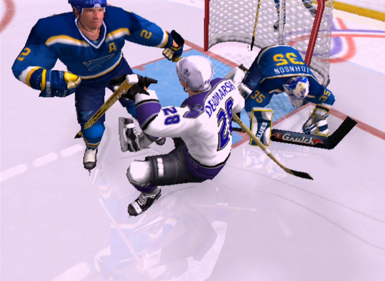 [04/03/2003] Die Verteidiger agieren beim Abschirmen des Goalies nicht gerade zimperlich.