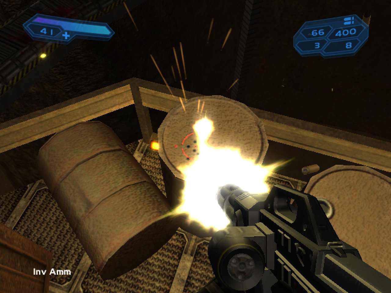 [02/08/2003] An diesem Screenshot ist das superbe Bumb Mapping auf den Tonnen zu erkennen.