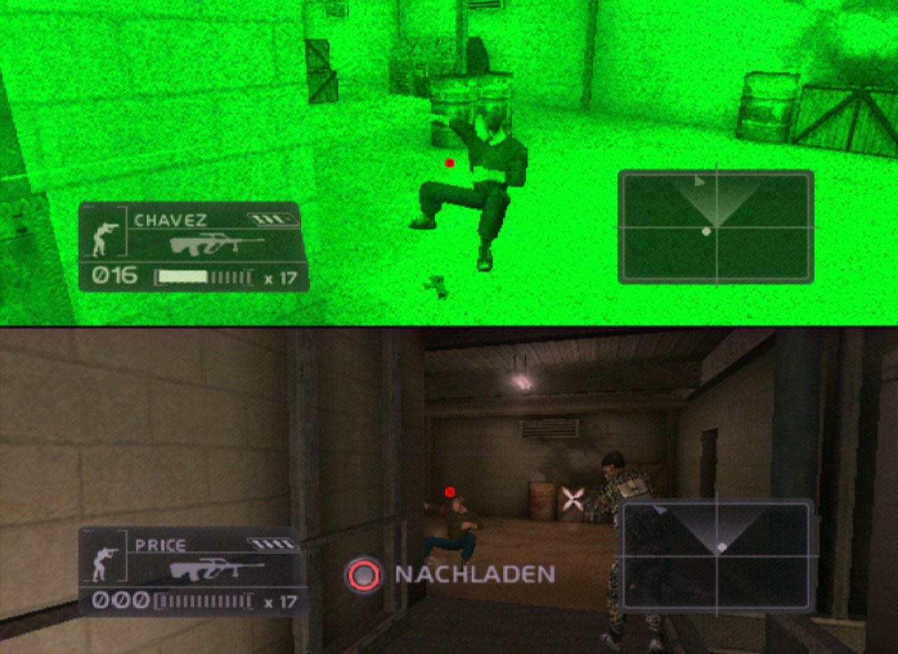 [10/05/2004] Spieler 1 erledigt den Gegner, Spieler 2 ist als Backup hinter ihm.