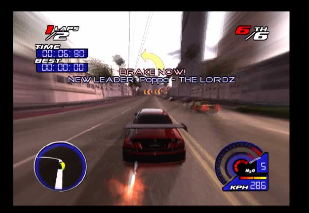 [21/06/2005] Das hervorragende Geschwindigkeitsgefühl wird durch die coolen Blur-Effekteam Rand verstärkt. 