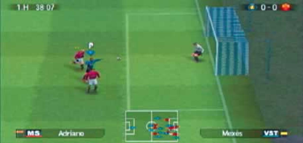 [07/12/2005] Die Verteidiger lassen Adriano frei zum Kopfball kommen. Ob sich das rächt?