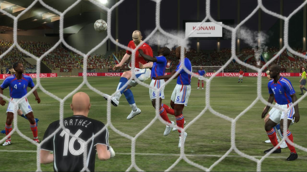 [28/08/2006] Pro Evolution Soccer 6 - Trotz HD und neuer Engines bleibt für uns PES 6 die beste Fußballsimulation aller Zeiten. An keinem Fußball-Videospiel hatten wir weniger auszusetzen. Das Balancing war toll. Die Meister Liga rockte. Und Online funktionierte nach einigen Patches auch alles wunderbar.