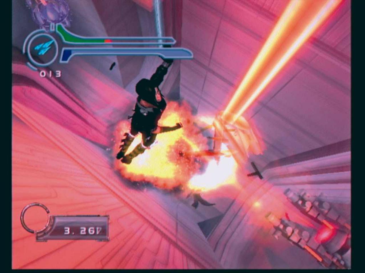 [14/08/2006] Heldin Aeon Flux macht sich nach Erledigung des Auftrags aus dem Staub. BILD: XBOX-ZONE