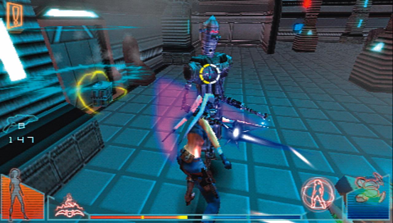 [01/12/2006] Kommt ein Gegner zu nahe, greift die Heroin zur Laserklinge und teilt so kräftig aus. BILD: PLAYZONE