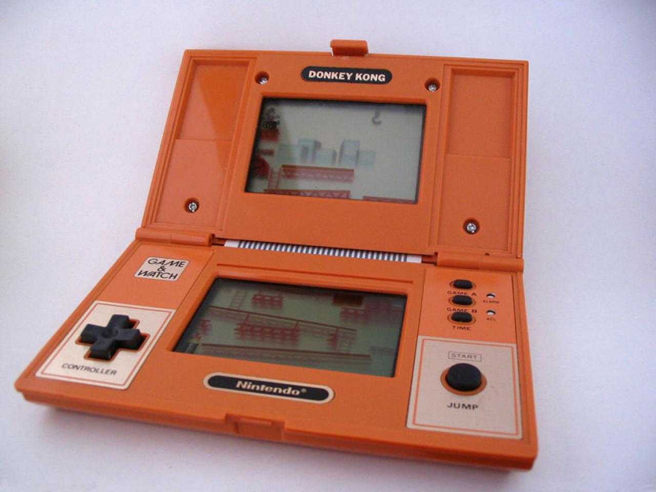 [11/05/2007] VORBOTE DES DS? Anfang der Achtziger erschienen auch Game&Watch-Geräte mit Doppelbildschirm. BILD: N-ZONE