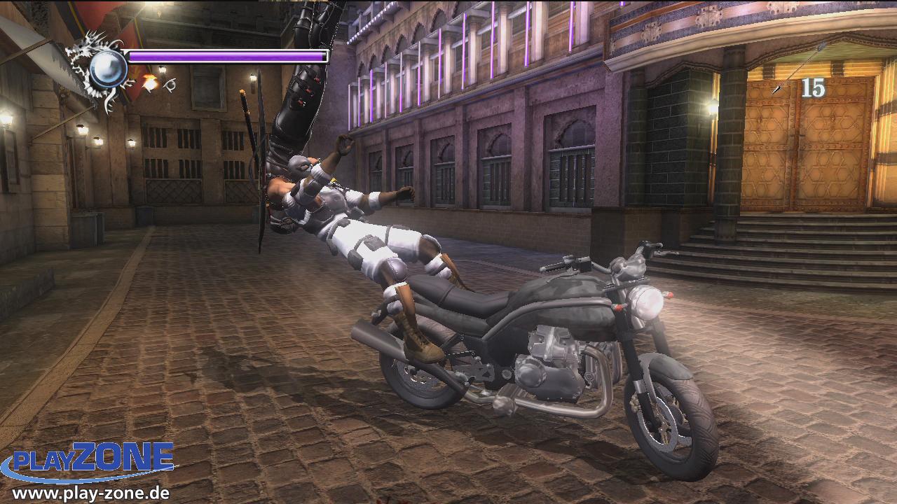 [21/06/2007] ERWISCHT! Die Motorradfahrer sind lästig – hier empfiehlt sich Ryus Überkopf-Wurf!
