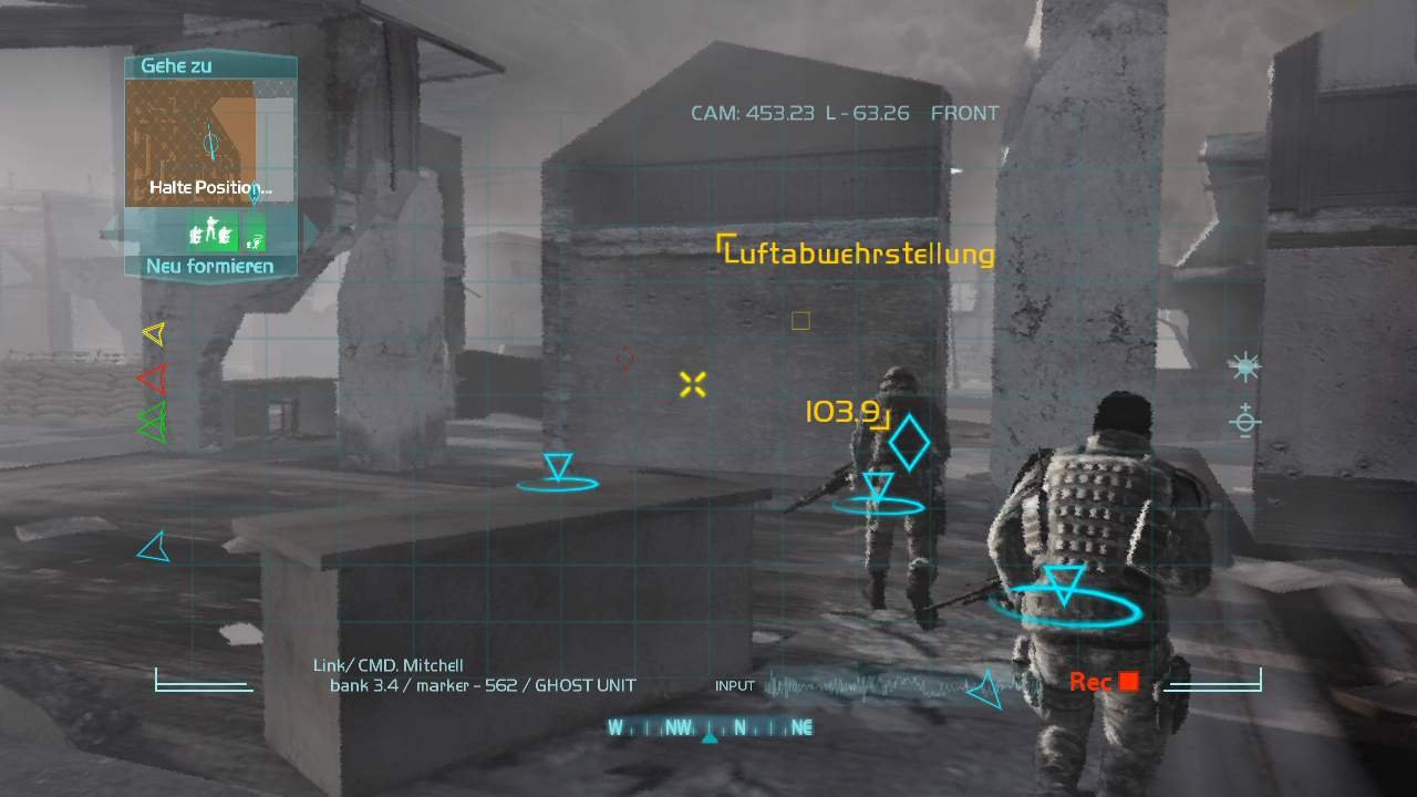 [29/08/2007] VOLLE KONTROLLE Mit dem Cross-Com-2-System können Sie Ihre Einheiten sogar hautnah navigieren. Bild: PLAYZONE
