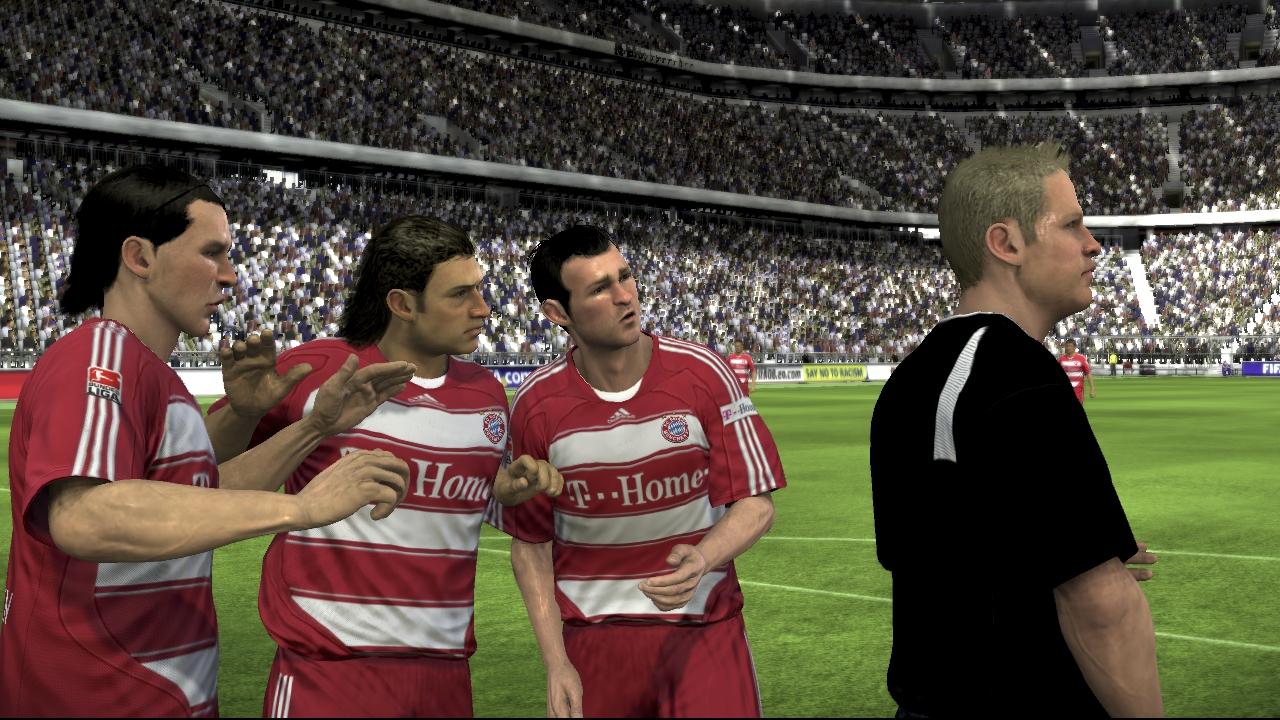 [12/11/2007] Wie die echten Fußballprofis zetteln auch deren virtuelle Abbilder in FIFA 08 gerne Diskussionen mit dem Schiedsrichter an.