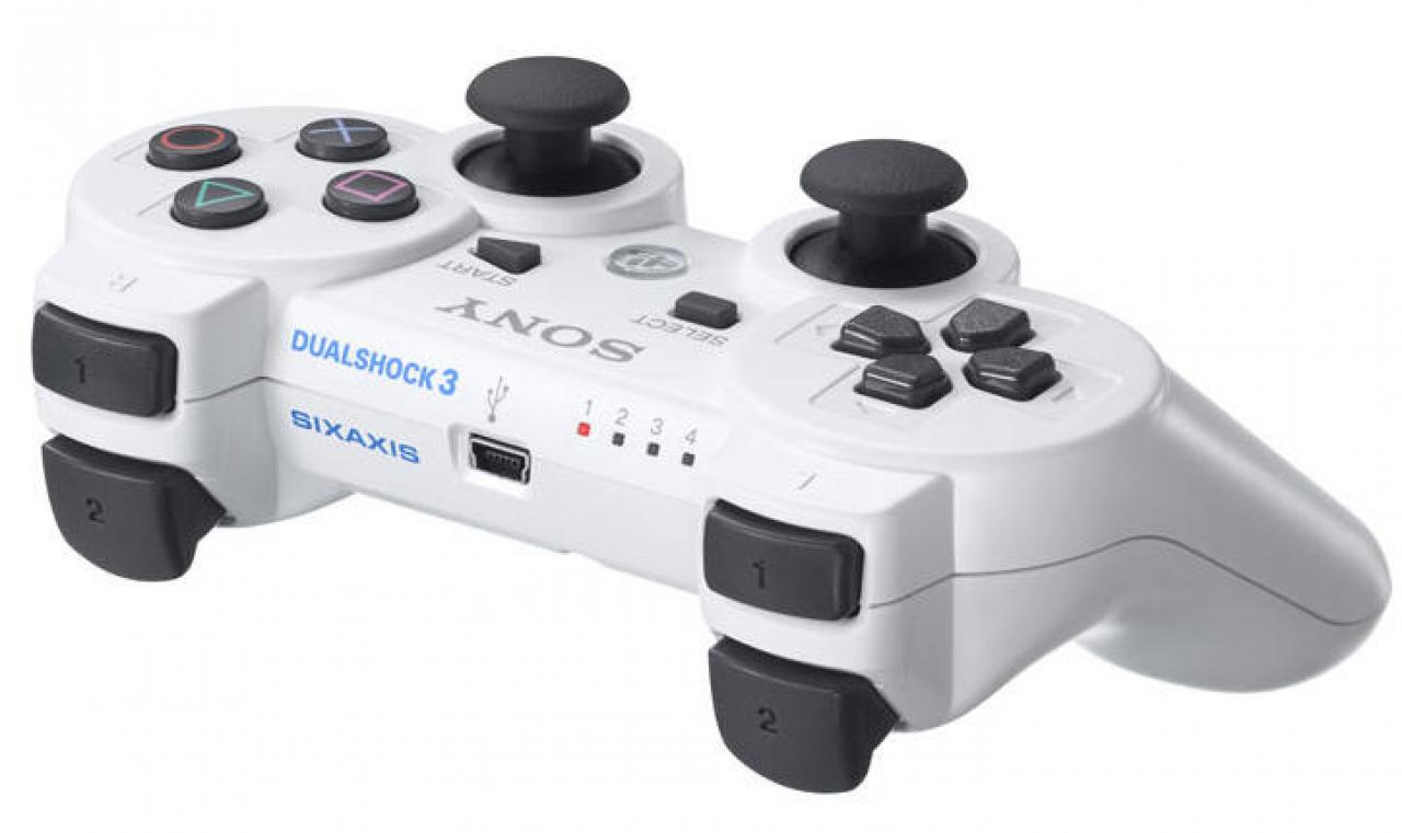 [12/12/2007] DualShock 3-Controller - Der Sixaxis-Controller der ersten PS3-Konsolen floppte gnadenlos. Keine Vinrationsfunktion, dafür aber rudimentäre Bewegungssteuerung. Sony führte daraufhin den DualShock 3 für die PS3 ein.