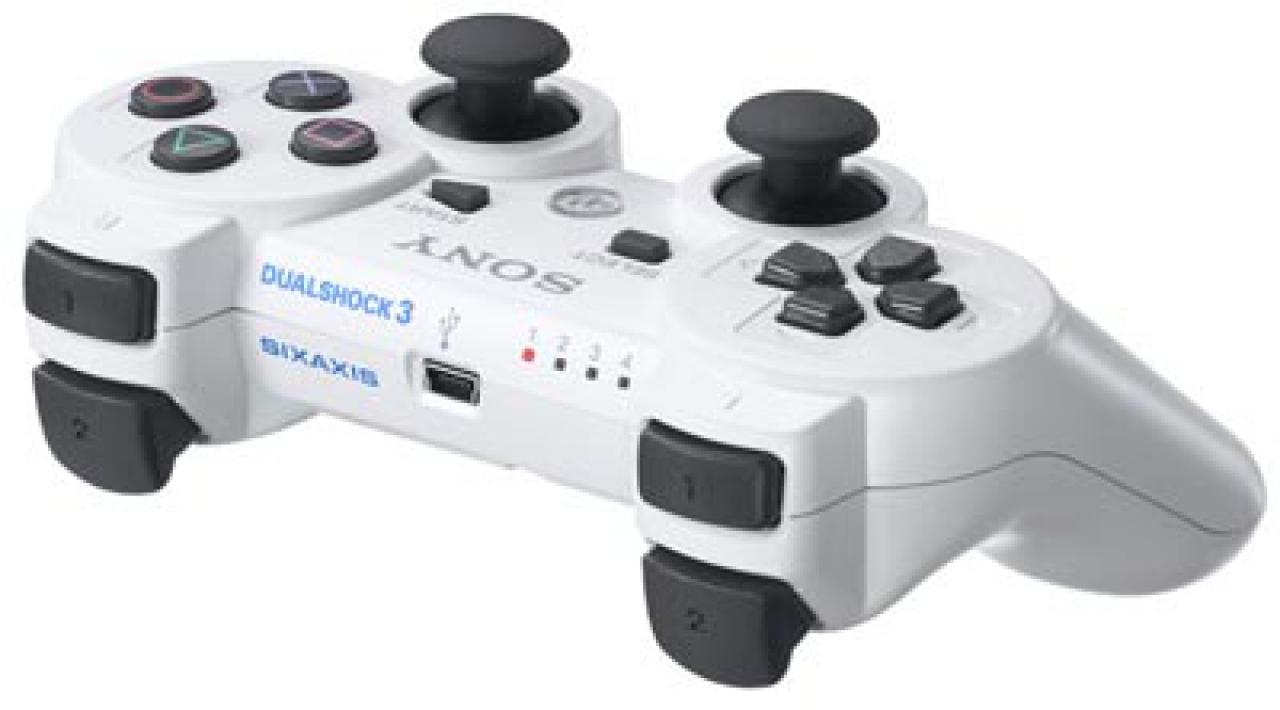 [21/12/2007] Mit Rumble: Der Dualshock 3. Liefert - aufgrund zweier Motoren - Realismus pur!