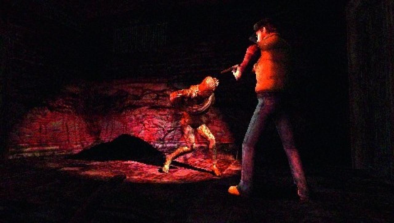 [07/12/2007] Silent Hill: Origins - Zwar ist die Vorgeschichte der dämonischen Geisterstadt Silent Hill bereits aus vorherigen Serien-Teilen sowie dem Film bekannt, doch begeben wir uns hier in der Rolle des Truckers Travis Grady noch einmal selbst auf die Suche nach der verschwundenen Alessa Gillespie und erleben, wie die US-Kleinstadt zu dem wurde, was uns jahrelang das Blut in den Adern gefrieren lies. Der PSP-Ableger gliedert sich damit würdevoll in die Historie der Seriengeschichte ein.