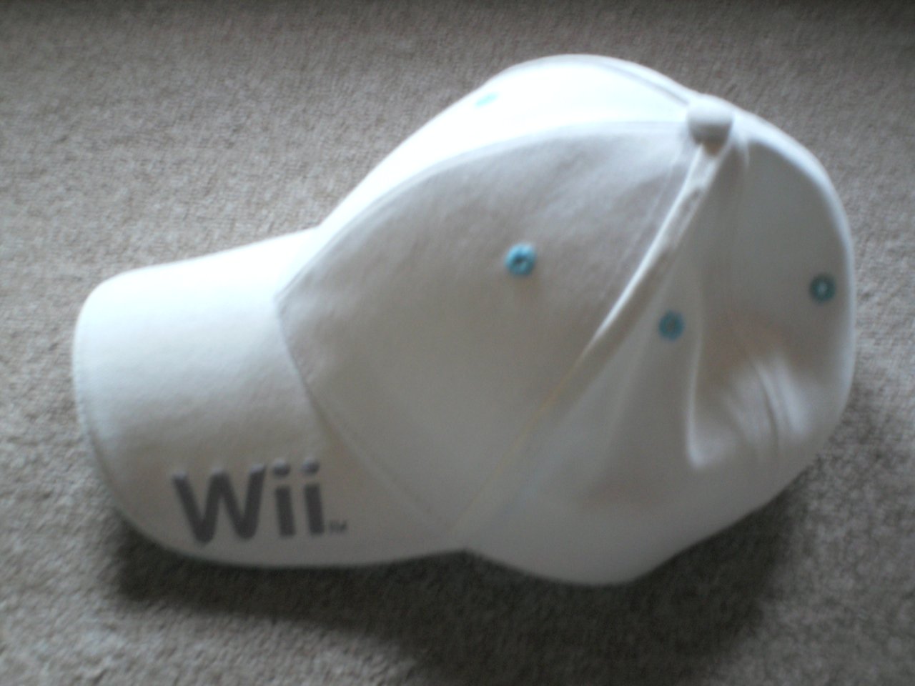 [11/03/2008] Auch diese Baseball-Cap gehört zu seiner Sammlung.