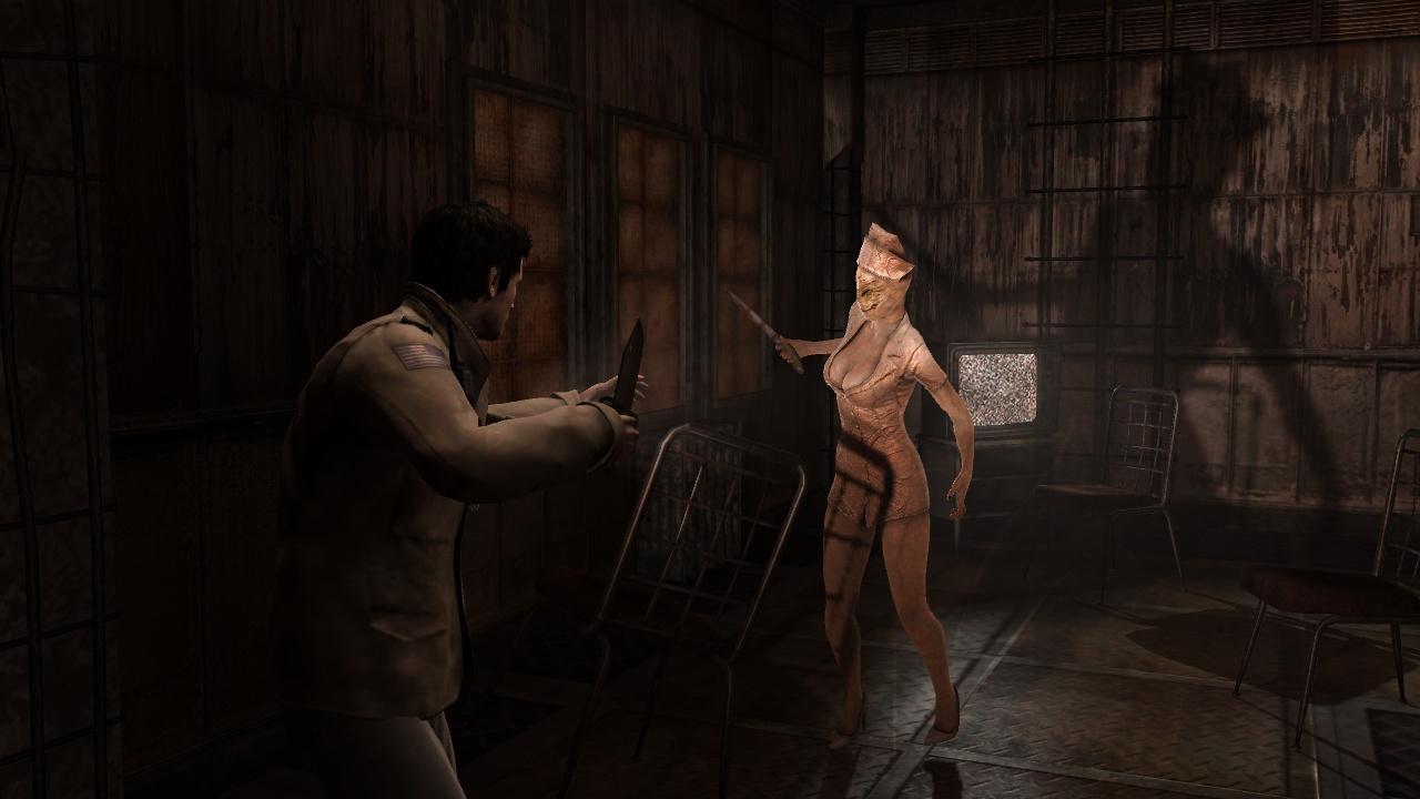 [10/07/2008] Silent Hill - Die gruseligen Krankenschwestern aus Silent Hill werden euch nicht heilen. Der Körper gefällt uns. Was man vom Kopf nicht behaupten kann. Wir nehmen deshalb lieber Reisauß.