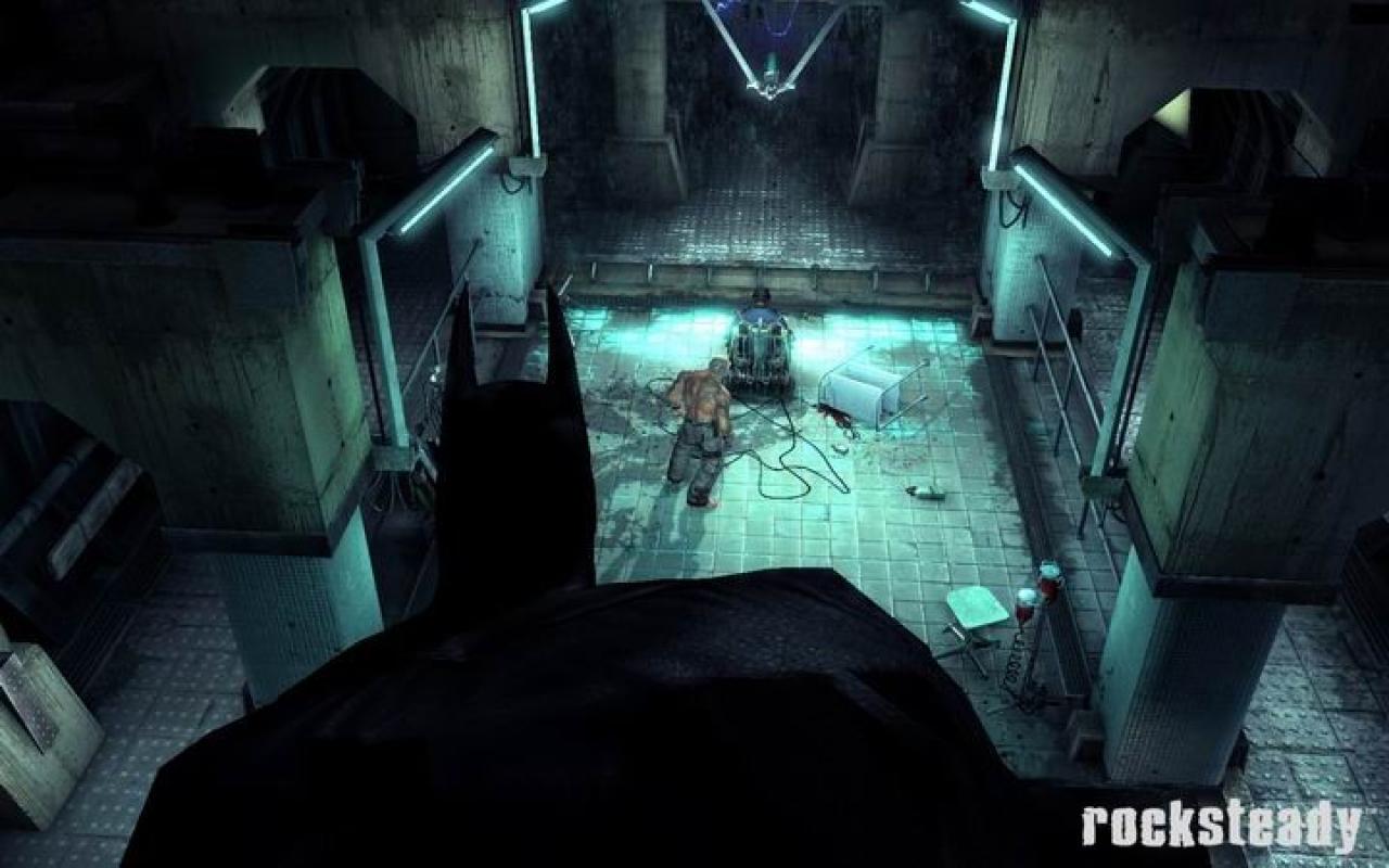 [15/08/2008] Batman: Arkham Asylum - Als dunkler Ritter bewegt ihr euch in Arkham Asylum am besten über die Wasserspeier durch das Dunkel. Klar, es gibt auch viel Action im Spiel, das Schleichen machte uns aber ebenfalls viel Spaß.