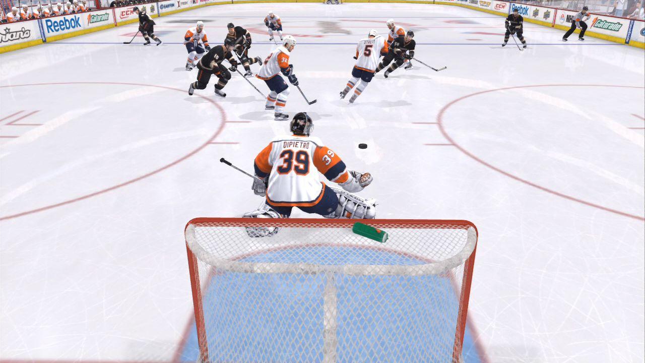 [11/09/2008] Ryan Getzlaf schießt den Puck per Slap Shot an Rick DiPietro vorbei. Goaaaaal!
