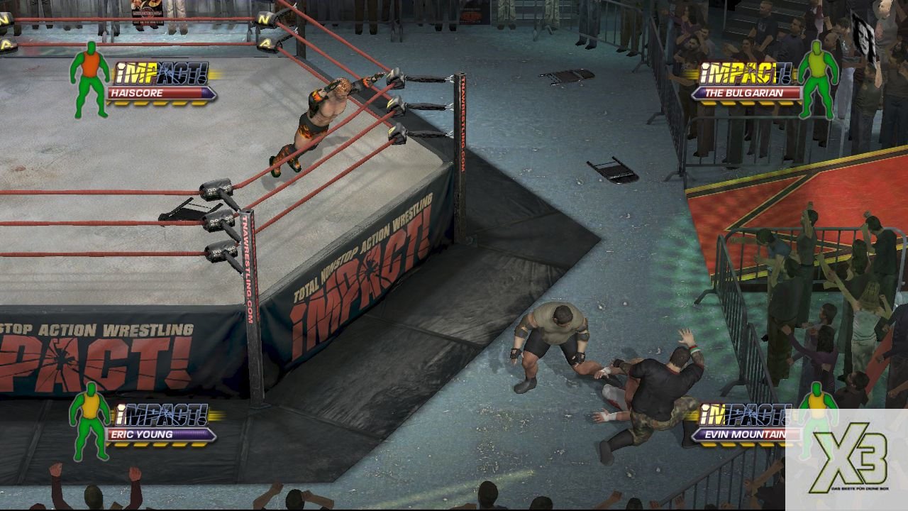 [08/09/2008] X3 - Xbox 360 - TNA iMPACT! - Geht die Post außerhalb des Rings ab, könnt ihr die Gegner mit einem Dive über das oberste Seil attackieren.