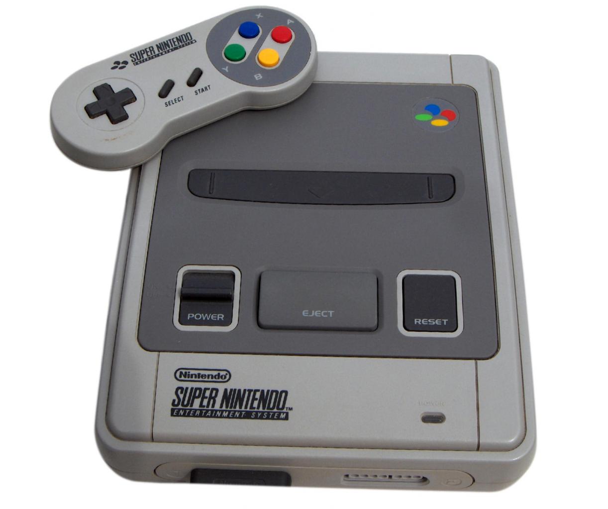 [17/12/2008] Am 11. April 1992 ist es so weit: Für 329 Mark steht das Super Nintendo Entertainment System, auch Super Nintendo oder SNES genannt, in deutschen Händlerregalen. In Japan erscheint das Gerät unter dem Namen Super Famicom bereits eineinhalb Jahre früher. Den europäischen Markt zu benachteiligen, ist zu diesem Zeitpunkt normal: Auch von den geschätzt knapp 4.000 Spielen erscheint nicht mal ein Drittel außerhalb Japans und zudem oft erst Monate später.Im vierten Teil unserer Retro-Knaller zum Jahreswechsel zeigen wir euch die besten Spiele des SNES.