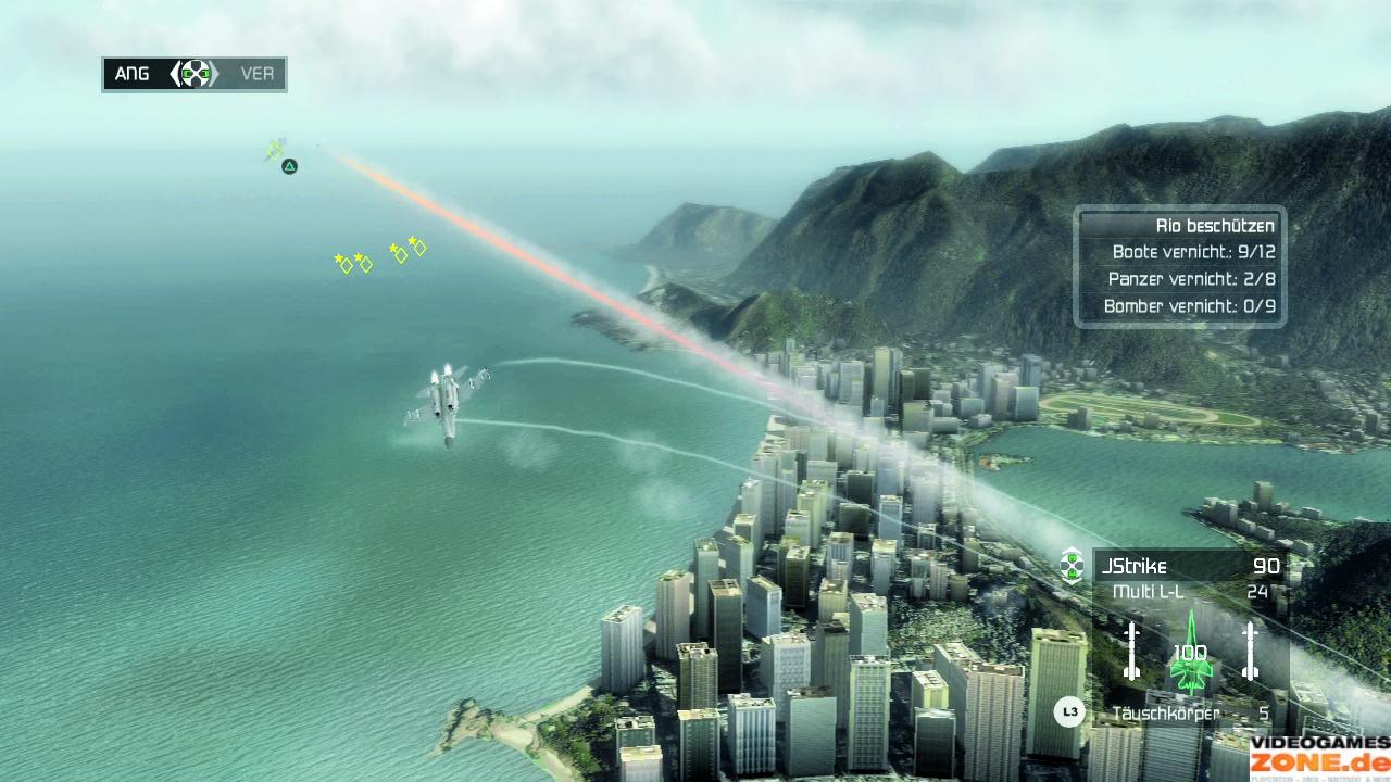 [10/03/2009] Tom Clancy's HAWX - Knapp vorbei: Mit einem Drift-Manöver weichen wir einer Rakete aus.