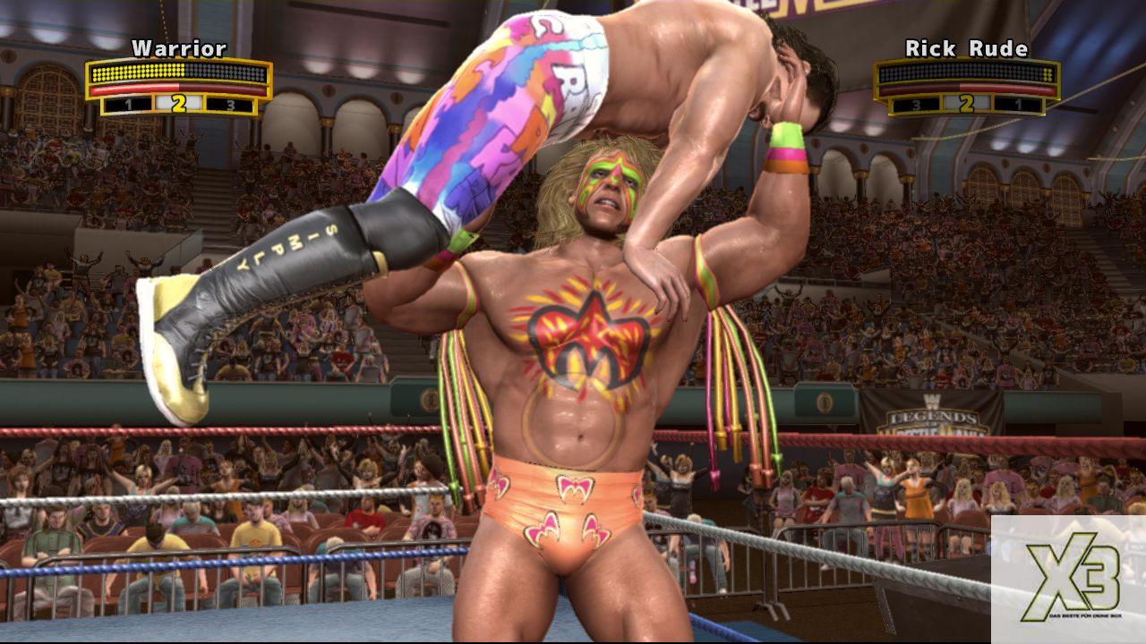 [19/03/2009] Im Spiel dürft ihr das Duell der beiden selbst austragen. Ihr schlüpft in die Rolle des Ultimate Warriors und müsst dafür sorgen, dass dieser seinen Titel nicht an Rick Rude verliert. Natürlich beherrscht der Warrior im Spiel auch seinen Gorilla Press Slam.