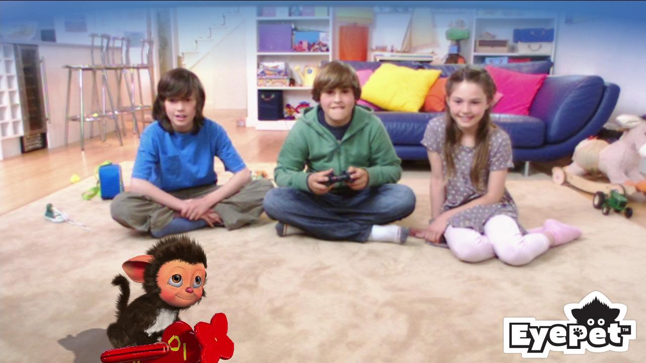 [03/06/2009] EyePet (PS3) - Erinnert ihr euch noch an die Tamagotchis? Das waren nervige Viecher, gefangen in einem elektronischen Ei, stets Nahrung suchend. Anders das Getier in EyePet: dieses will unterhalten werden. Mit allerlei Mini-Spielchen. Macht vor allem mit mehreren Spielern richtig Spaß. Und hey, zu Weihnachten kann man zum Monchichi auch ruhig mal lieb sein.