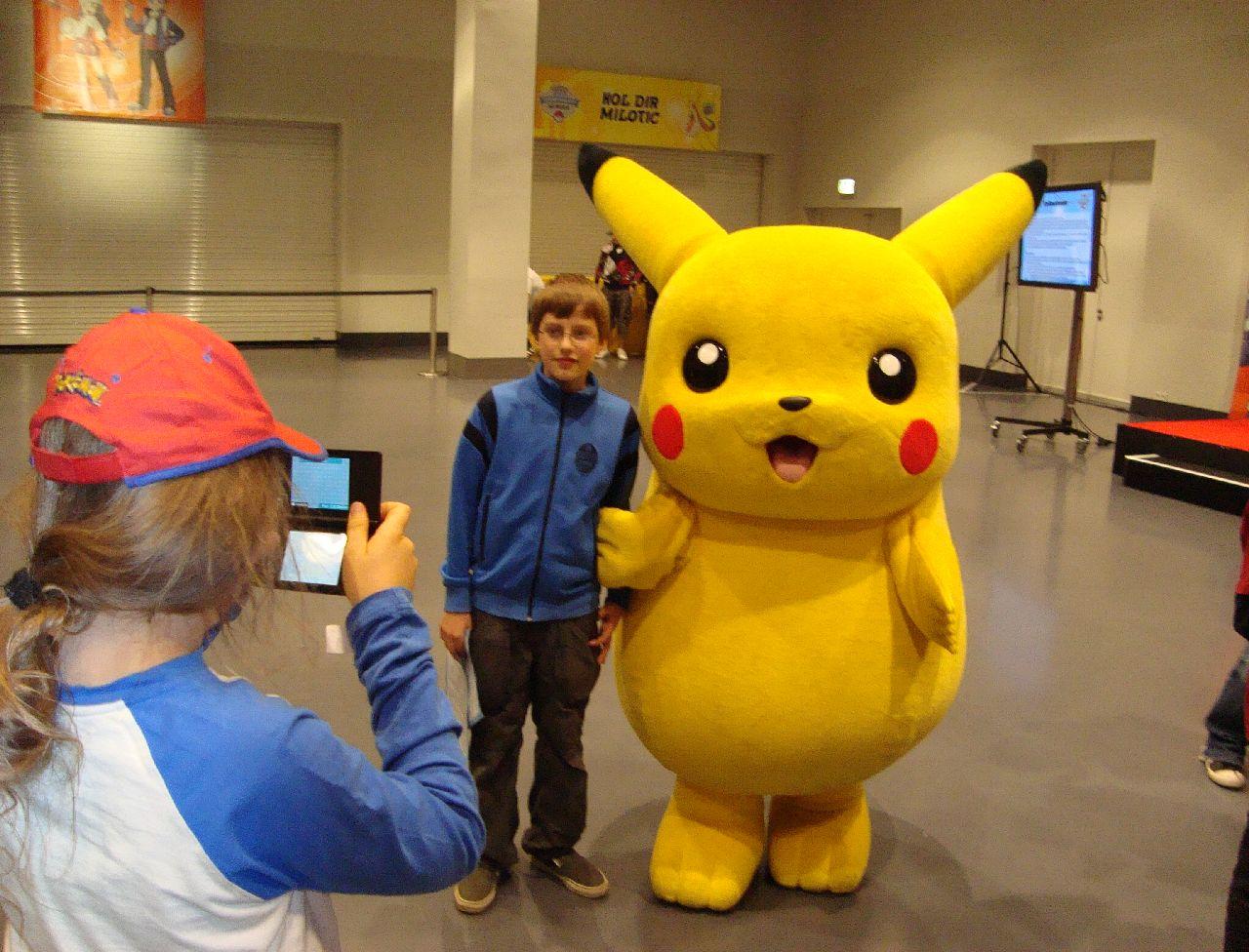 [18/06/2009] Pokémon Championship 2009 in Berlin - Foto-Shooting mit Pikachu