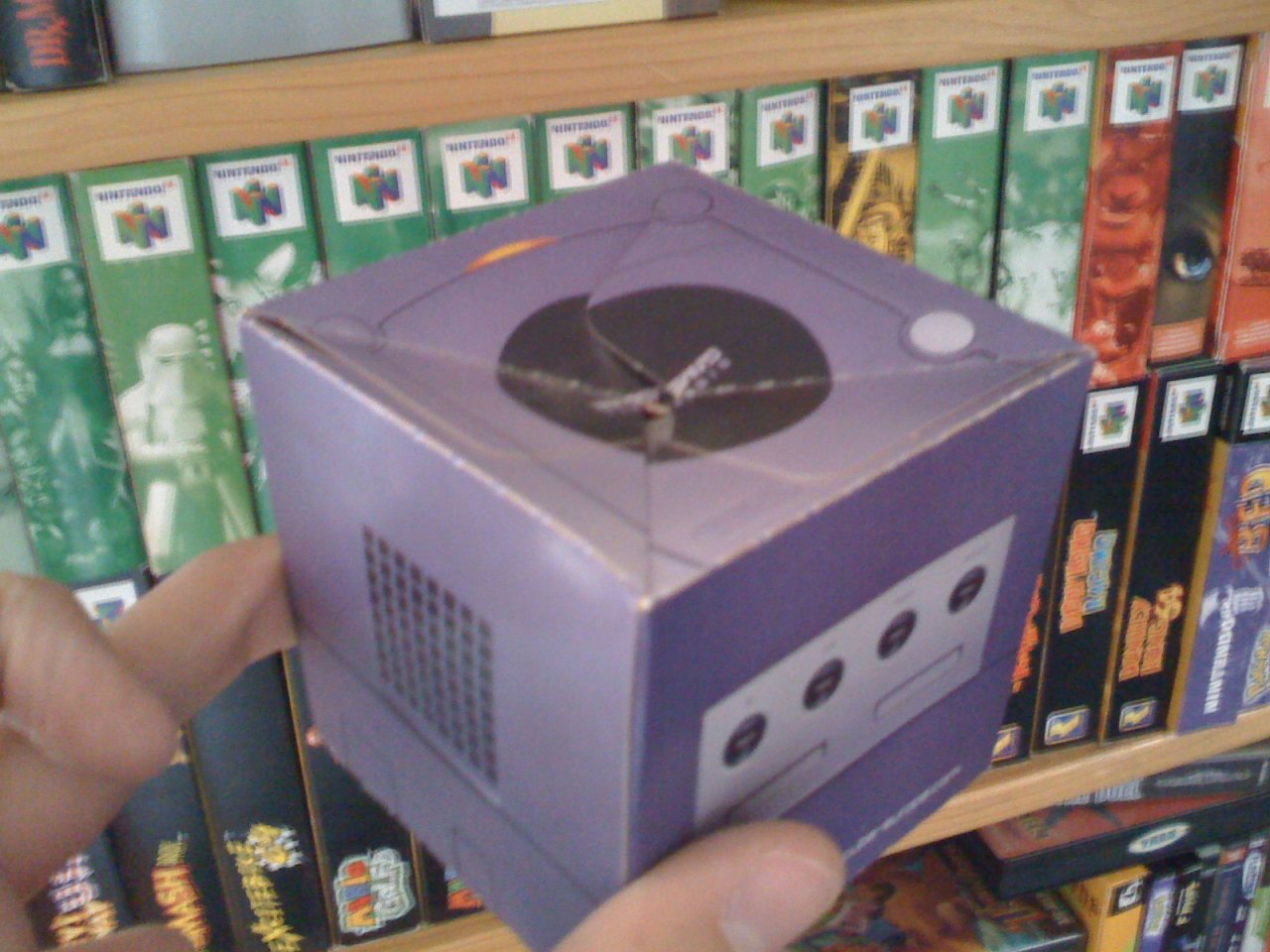 [16/06/2009] WTF?! Ein GameCube-Papp-Würfel? Sinnlos!