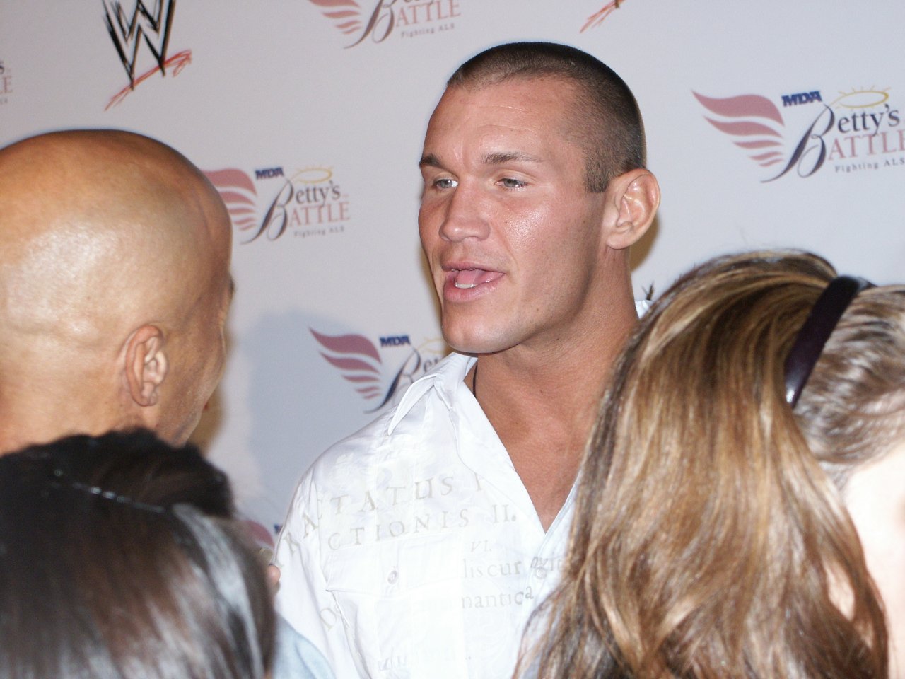 [28/08/2009] Am Vorabend gaben sich die WWE-Superstars auf einem roten Teppich vor einem Club in Los Angeles die Ehre. Hier im Bild: WWE Champion Randy Orton.