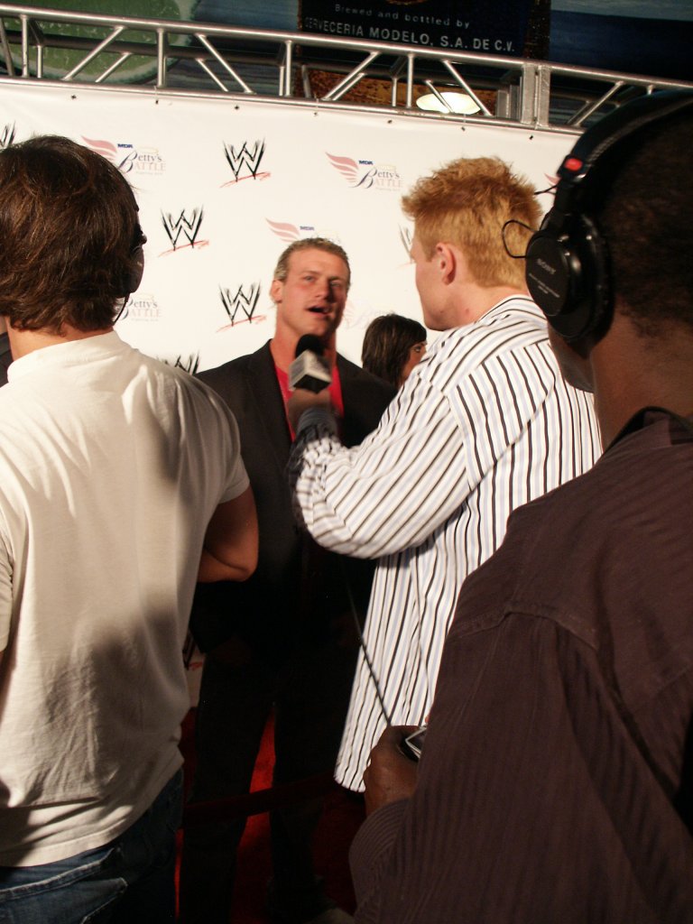 [28/08/2009] Dolph Ziggler ist mittlerweile ein gefragter Mann.
