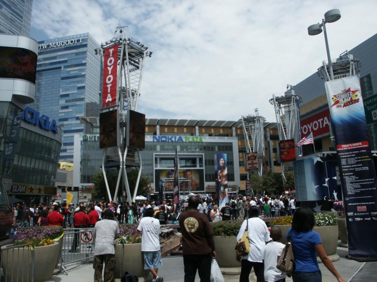 [28/08/2009] Auf dem Nokia-Plaza vor dem Staples Center fand das Fanfest vor dem SummerSlam statt.