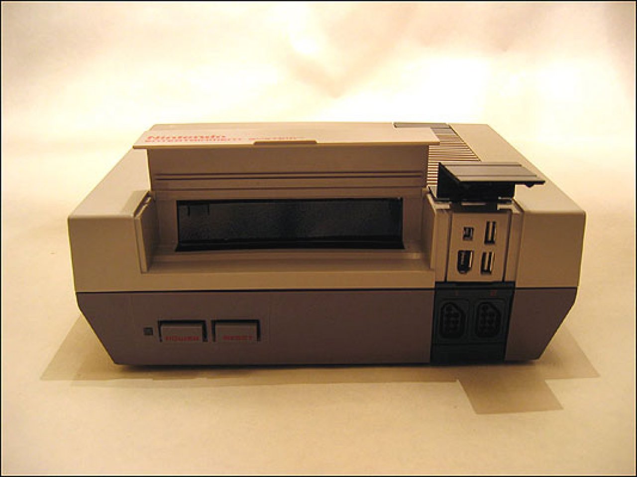 [14/09/2009] Ein PC im NES-Gehäuse.