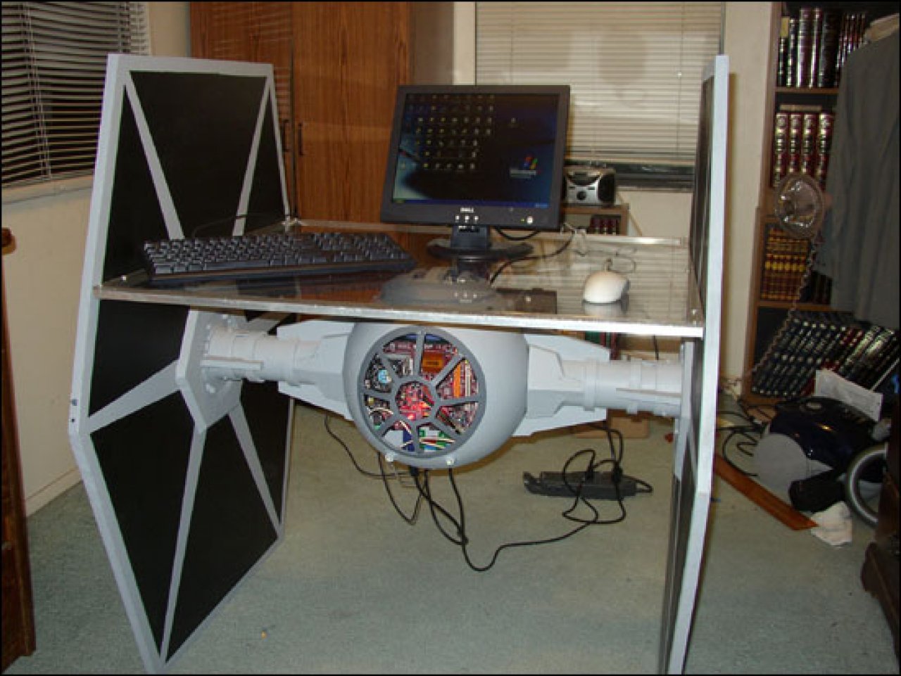 [14/09/2009] PC im TIE-Fighter-Modell