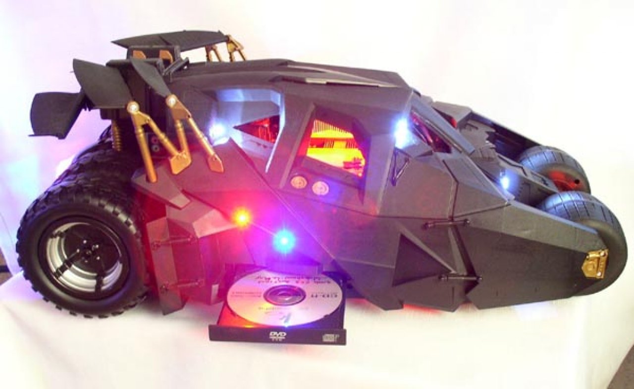 [14/09/2009] Hierbei handelt es sich zwar um keine Konsole, vorenthalten wollen wir euch diesen PC im Batmobil aber trotzdem nicht.